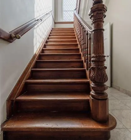 High End 1br Center *