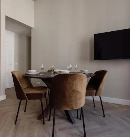 High End 1br Center *